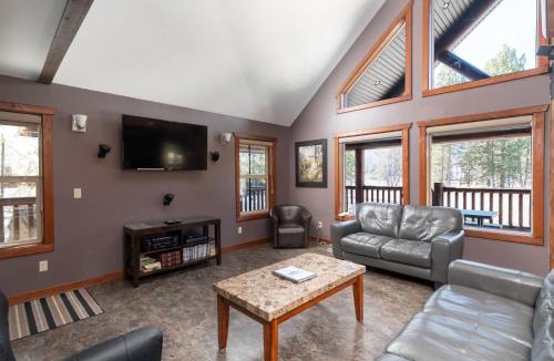 Valemount House | Raven Cabin