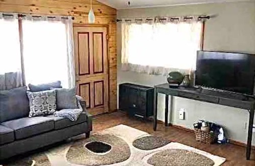 Westcliffe Hotel | Ravens Avenue 4rm Suite on Main, king bdrm w/fireplace, patio w/grill, dog ok