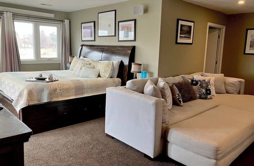 Westcliffe Hotel | Ravens Sunny Days King Studio w/Kitchenette, w/d, deck fire pit/grill