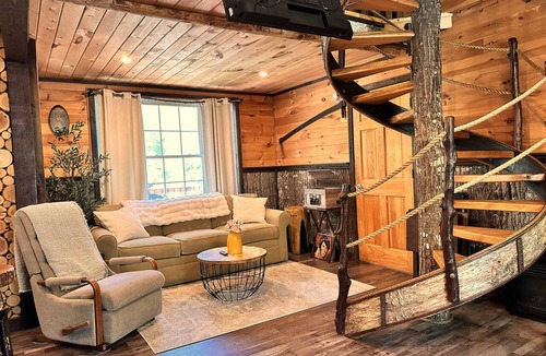 Stoneham House | Real Treehouse Adventure | Rustic meets Luxury