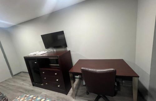 Garfield Heights Hotel | Red Carpet Inn