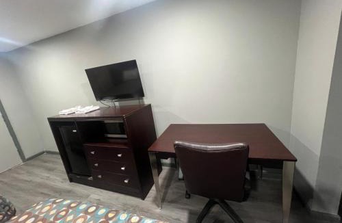 Garfield Heights Hotel | Red Carpet Inn