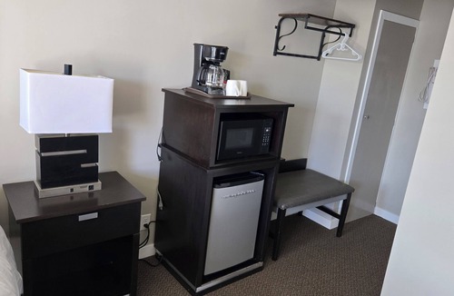 Fort Macleod Hotel | Red Coat Inn