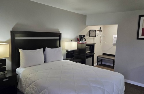 Fort Macleod Hotel | Red Coat Inn