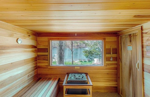 South Casco Apartment | Refurbished waterfront 1950s cabin with sauna, firepit, grill & kayaks - dogs ok