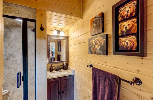 Almont Cabin | Reids River Retreat | Waterside cabin in Almont with deck, grill, & river access