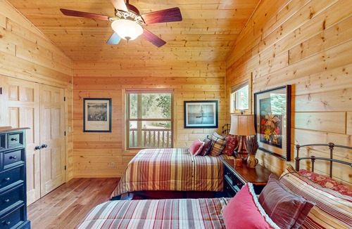Almont Cabin | Reids River Retreat | Waterside cabin in Almont with deck, grill, & river access
