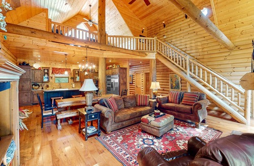Almont Cabin | Reids River Retreat | Waterside cabin in Almont with deck, grill, & river access