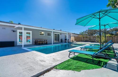 Driftwood House | Relax & Fun Hollywood Private Pool | Arcade Game