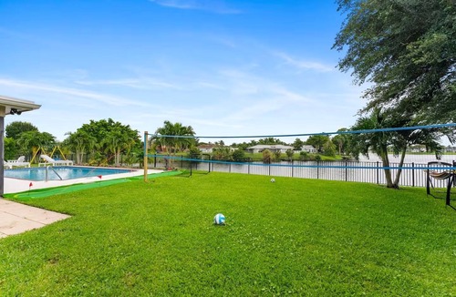 Wellington House | Relax on a Lake