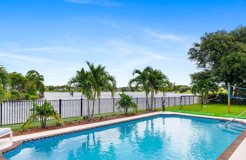 Wellington House | Relax on a Lake
