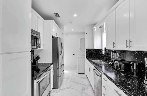 Driftwood House | Relax & Play Hollywood Private Pool Home & Arcade