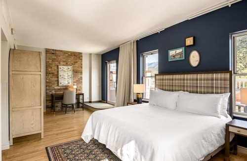 Glenwood Springs Hotel | Relaxing Boutique Stay Near Historic Anderson Landmarks