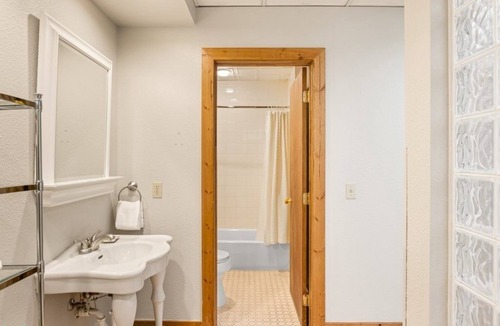 Glenwood Springs Hotel | Relaxing Boutique Stay Near Hot Springs & Scenic Mountain Views