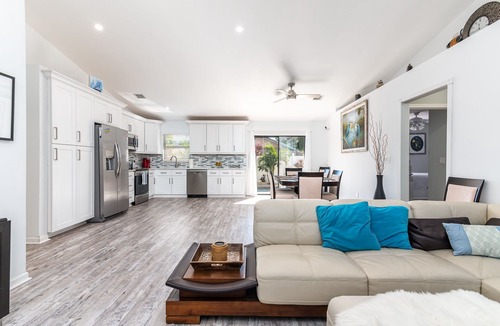 North Palm Beach Heights House | Relaxing in South Florida