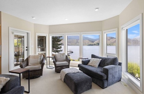 Okanagan-Similkameen House | Relaxing Lakefront Bungalow Suite 2 Bedrooms – Steps from Skaha Shoreline