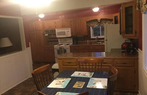 Morse House | Relaxing Prairie Farm House for Travelers, Birders and Hunters