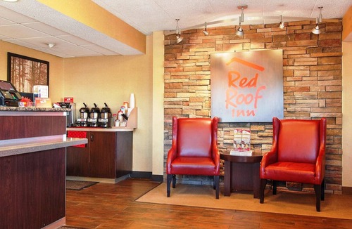 North Canton House | Relaxing Room Near Akron-Canton Airport, Ideal for Travelers on the Go