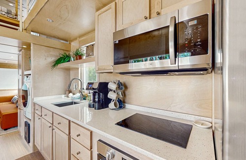 Malletts Bay House | Relaxing spa-like tiny house w/hot tub, sauna, beach access, dog-friendly