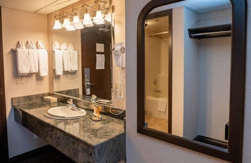 Banff Hotel | Relaxing Stay in Banff! Lovely Superior King Room