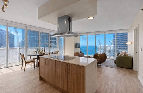 Downtown Miami Condo | Remodeled 2B/2B Water View Free Parking Pool&Spa