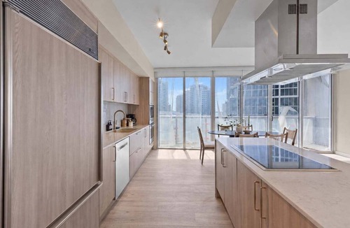Downtown Miami Condo | Remodeled 2B/2B Water View Free Parking Pool&Spa