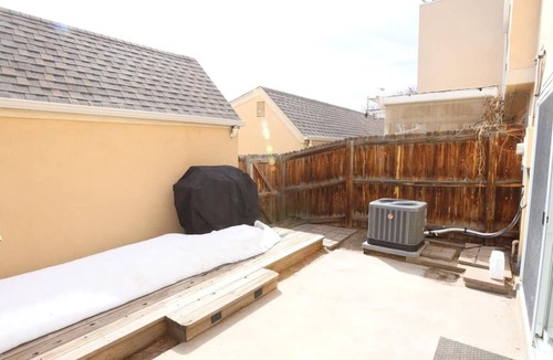 Dam East - West House | Remodeled 3 bed/2.5 bath townhome w/garage/pool!