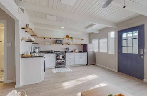 Pueblo Alto Apartment | Remodeled Courtyard Apt w/King Bed, In-Unit W&D