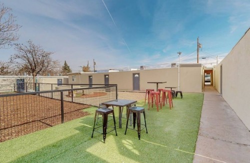 Pueblo Alto Apartment | Remodeled Courtyard Apt w/King Bed, In-Unit Washer & Dyer Apt 5