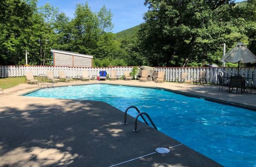 Lincoln Condo | Remodeled Studio | Indoor Pool & Hot Tub | Granite Kitchen | Near Loon Mtn