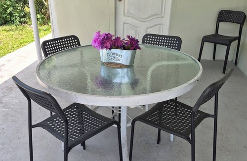 West Park House | Renovated 2-bedroom house in West Park with AC