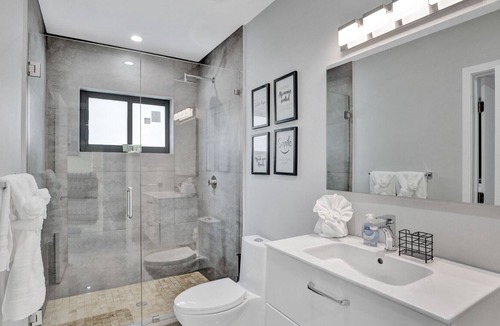 South Lake House | Renovated 5½ Bedroom Home with Amazing Pool