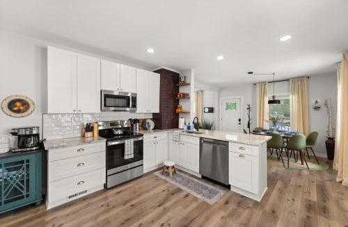 Cleveland House | Renovated and Professionally Designed 3Bed Home