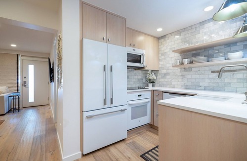 Aspen Apartment | Renovated Core 2BR 2BA with AC, Pool & Hot-tub