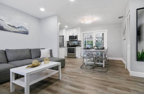 Hollywood House | Renovated Home in Hollywood