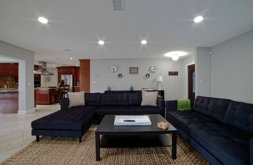 Sherwood Forest House | Renovated House Heated Pool Gourmet Kitchen Pet Friendly Walking to the Downtown