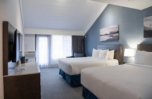 Banff Hotel | Renovated in 2019! Upscale Superior Room in Banff