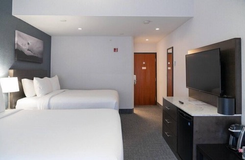 Banff Hotel | Renovated in 2019! Upscale Superior Room in Banff
