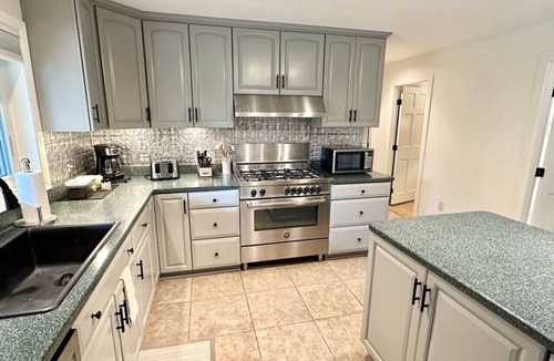 Southwest Harbor House | Renovated Large House Sleeps 21 [Tranquil Retreat]
