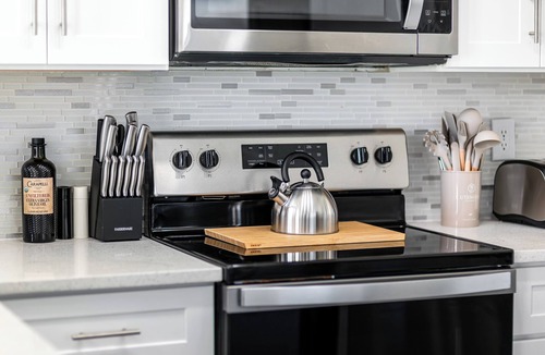 Delray Beach House | Renovated Townhome with King & Lakeview