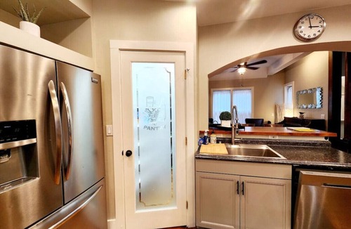 Glenwood Springs House | Renovated Victorian Gem: Downtown Mountain Views Arcade Fun