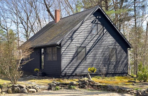 Belfast House | Renovated woodland home with lovely deck & firepit - minutes to Swan Lake
