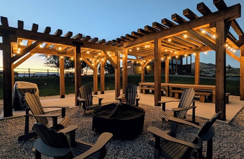Cody Cabin | Rent 2 luxury cabins: sleep 16! Fire pits, outdoor dining, stunning skies on the edge of Cody.