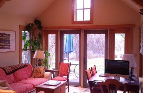 Aspen Glen Cottage | Rental cottage in gated community on river