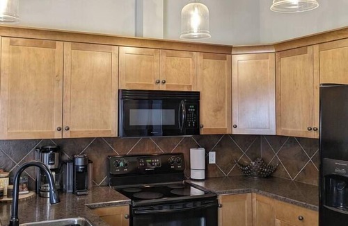 East Kootenay Apartment | Resort Access MountainView Penthouse w/Sauna Sleeps 10