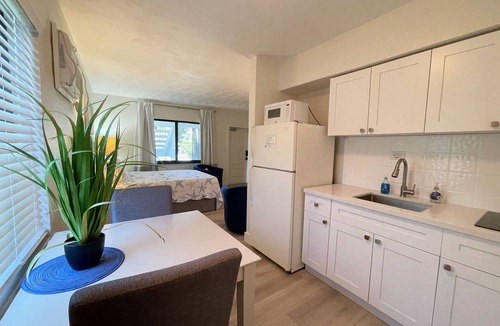 Deerfield Beach Resort | Resort Studio with Full Kitchen & Pool - Walk to Beach