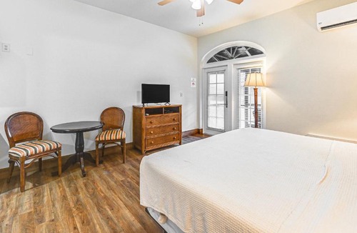 Naples Apartment | Resort-Style Everglades Studio 15 Mi to Nat’l Park