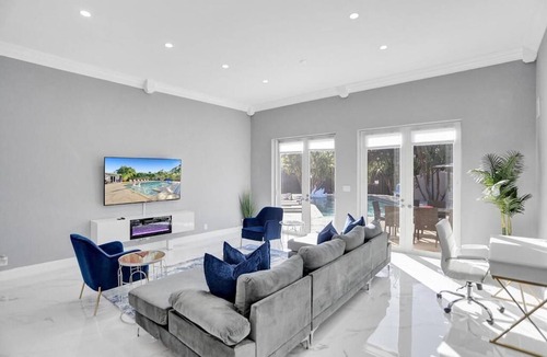 Lighthouse Point Villa | Resort Villa 6BR Heated Pool Beach Volleyball Game Room Mini Golf