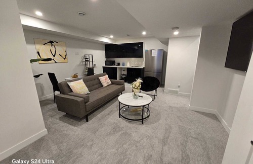 Airdrie House | RestInhive