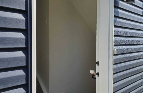 Airdrie House | RestInhive
